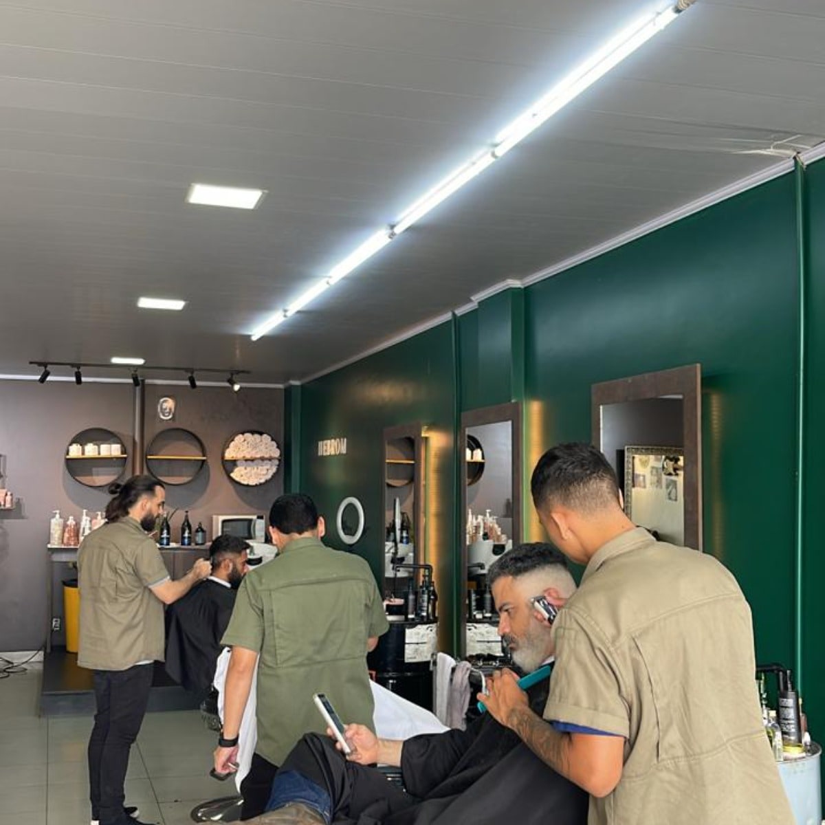 Cuidado e atenção aos detalhes na Barbearia Hebrom